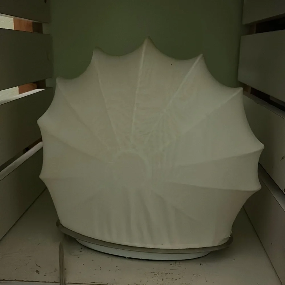Beautiful shell shape lighting - Picture 2 of 4